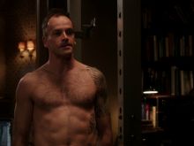 Jonny Lee Miller