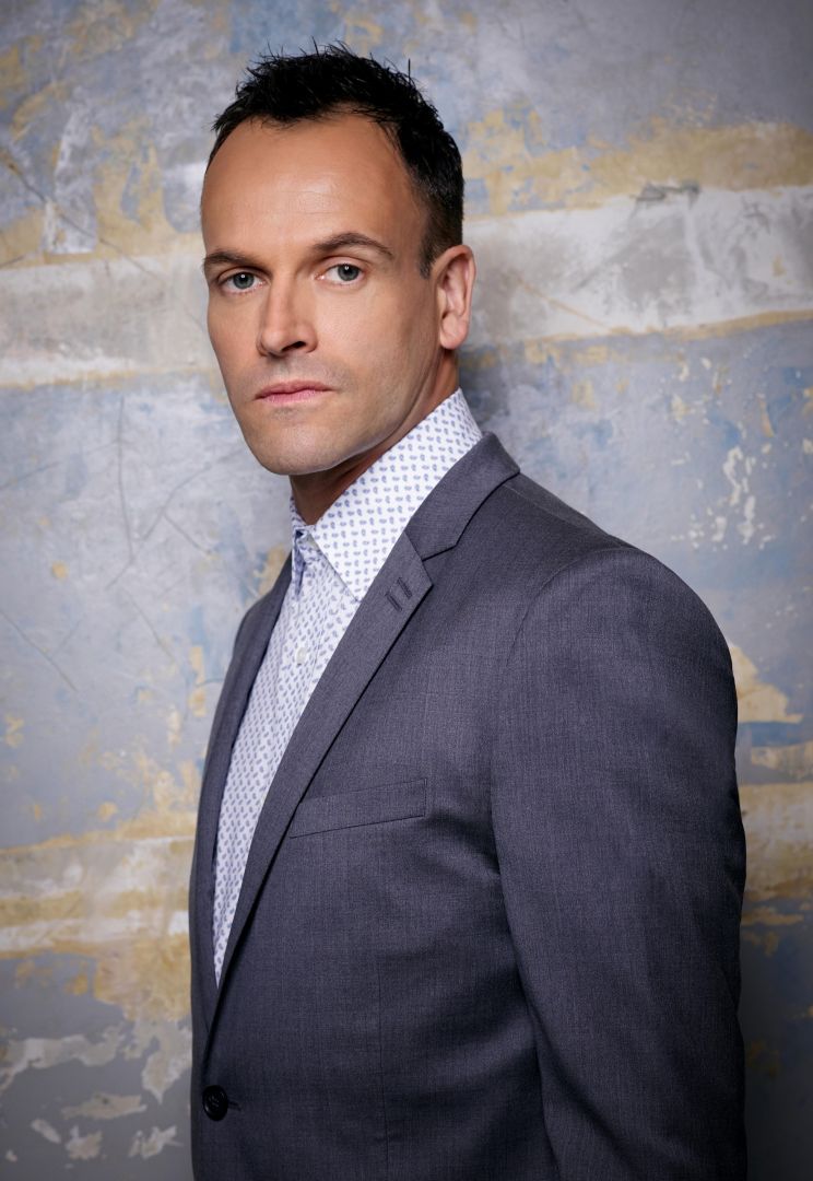 Jonny Lee Miller