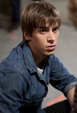 Jordan Gavaris