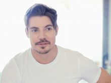 Josh Henderson