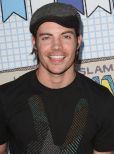 Josh Henderson