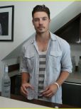 Josh Henderson