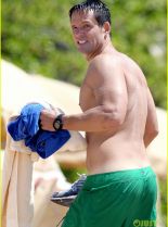 Josh Hopkins photo