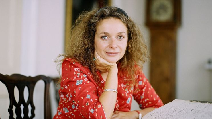 Julia Sawalha