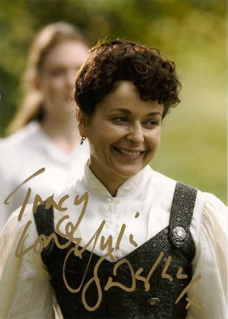 Julia Sawalha