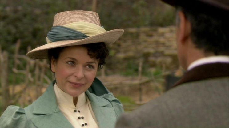 Julia Sawalha