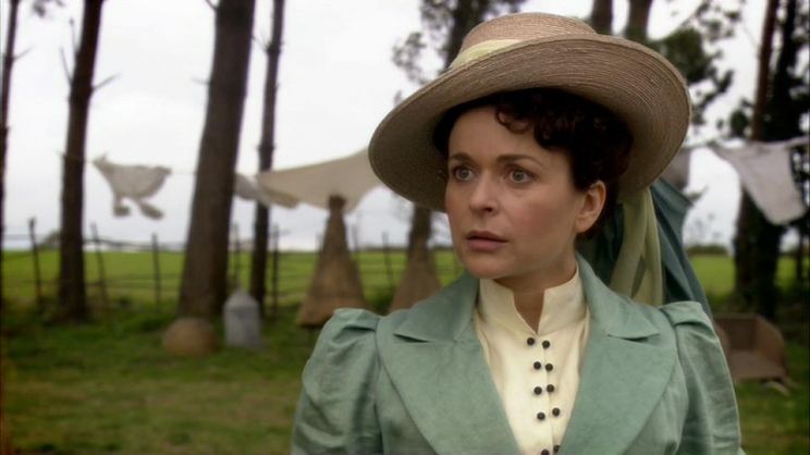 Julia Sawalha