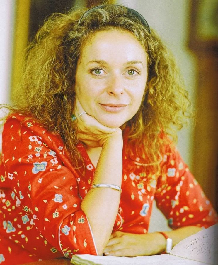 Julia Sawalha