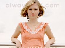 Julia Stiles