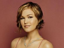 Julia Stiles