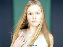 Julia Stiles photo