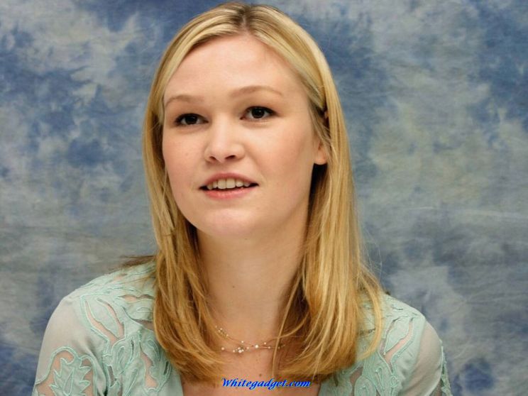 Julia Stiles