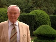 Julian Glover