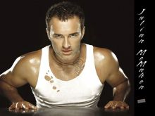 Julian McMahon photo