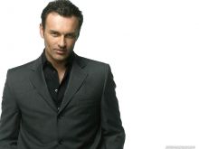 Julian McMahon photo