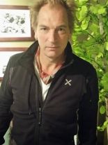 Julian Sands