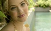 Julie Gonzalo