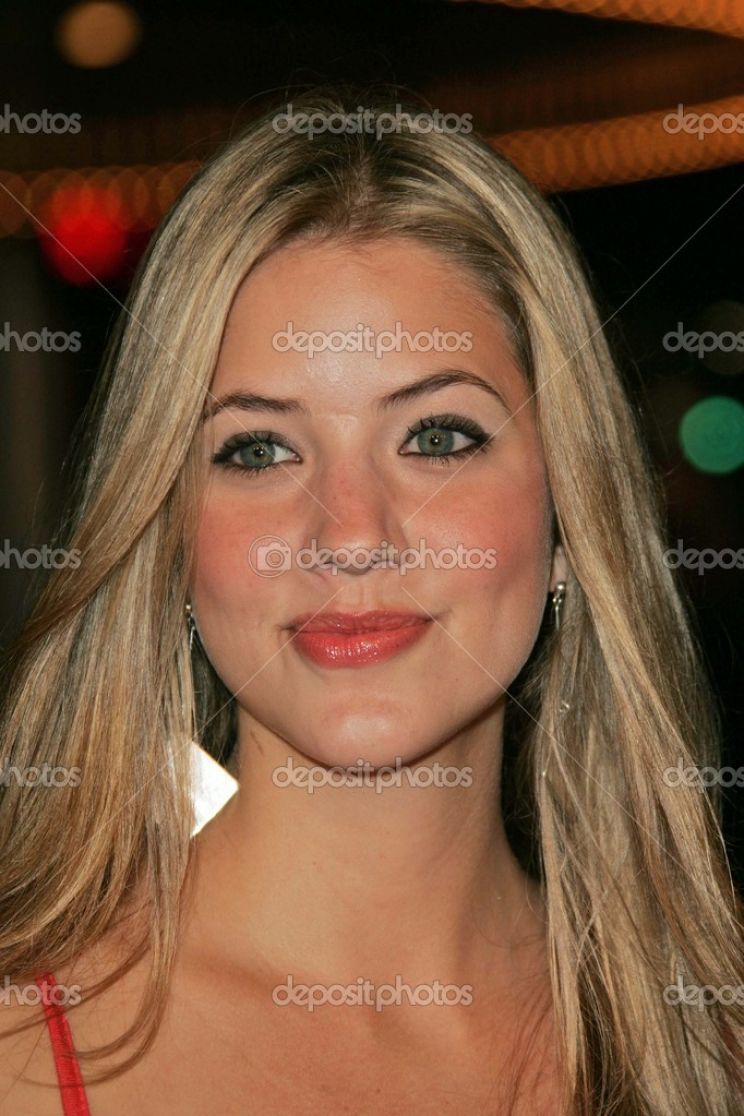Julie Gonzalo