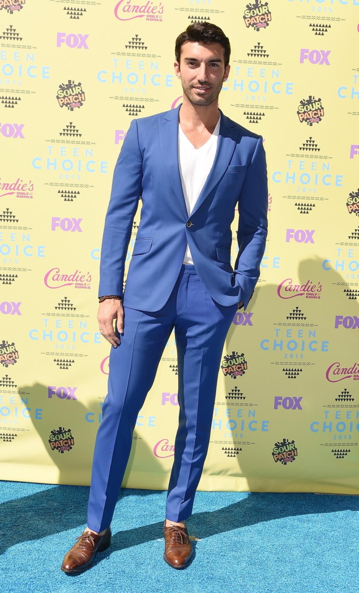 Pictures of Justin Baldoni