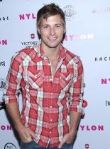 Justin Deeley #685687 picture (Portrait Medium)