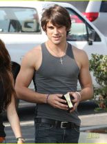 Justin Gaston