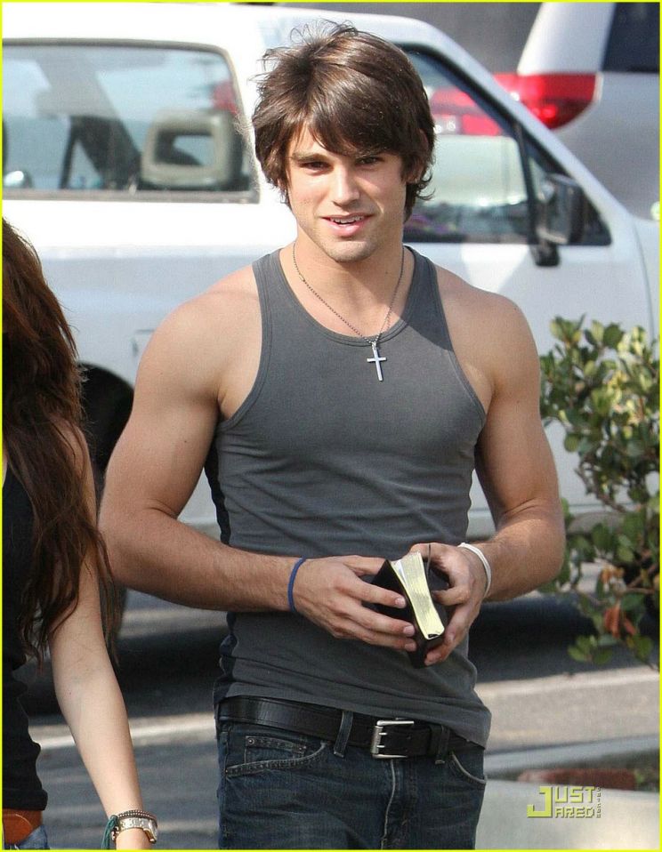 Justin Gaston