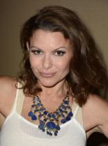 Kari Wuhrer photo