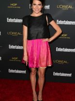 Karla Souza #250399 picture (Portrait Medium)