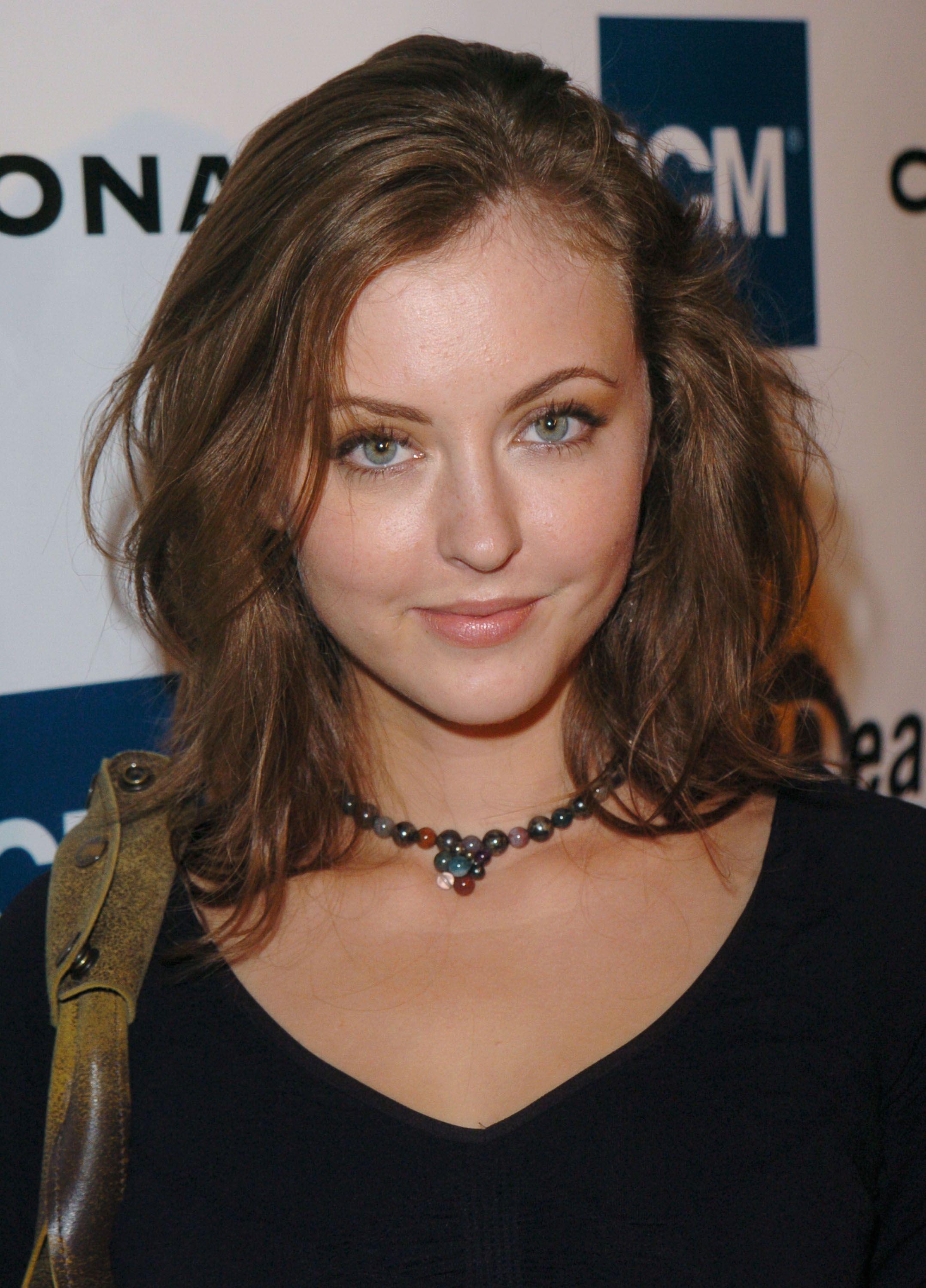 Pictures of Katharine Isabelle