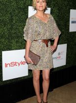 Kathleen Robertson photo