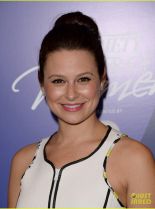Katie Lowes #248432 picture (Portrait Medium)