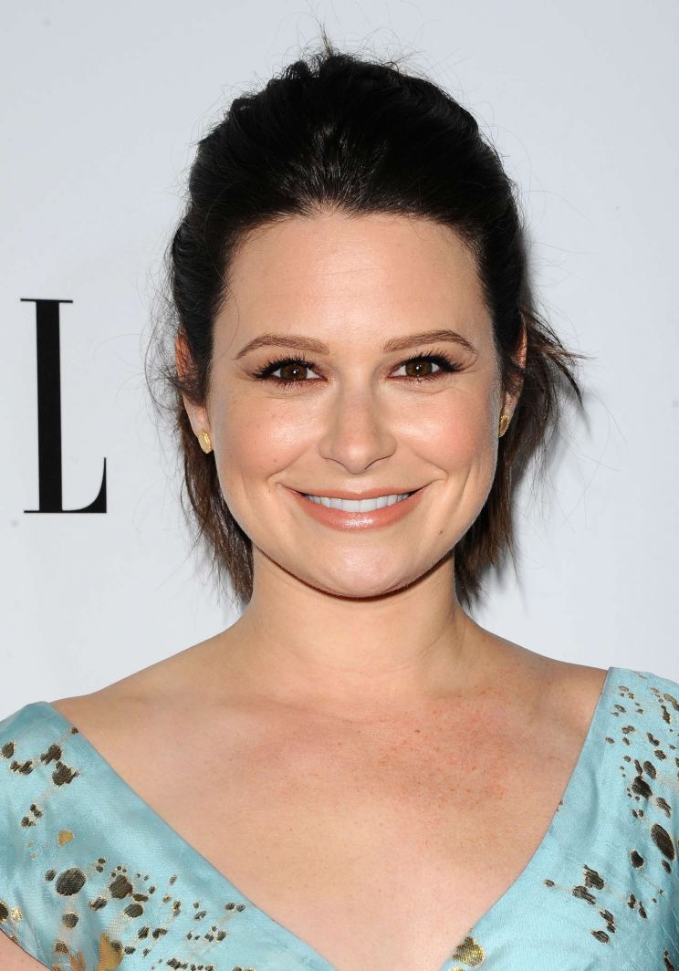 Katie Lowes