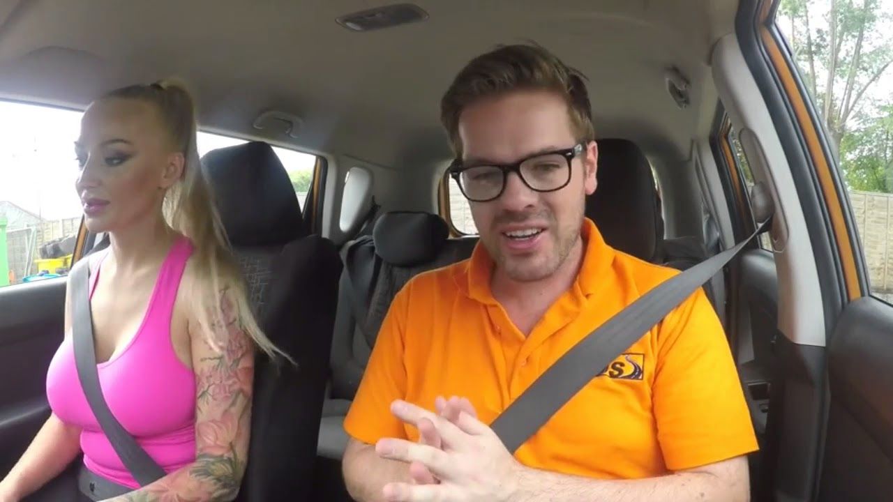 Slutty Busty Blonde Chick Hard Poked In Taxi by Driver