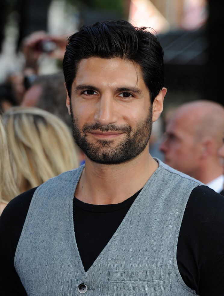 Kayvan Novak.