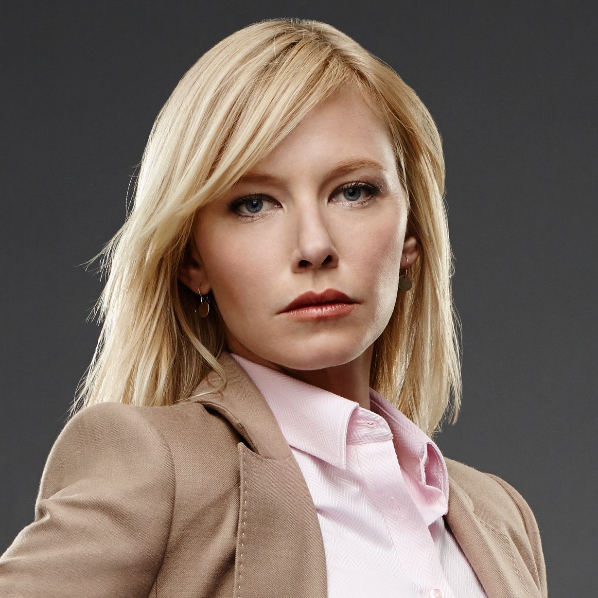 Kelli Giddish. 