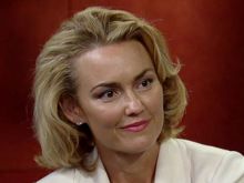 Kelly Carlson