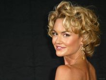 Kelly Carlson