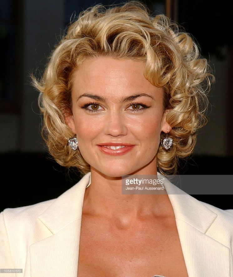 Kelly Carlson