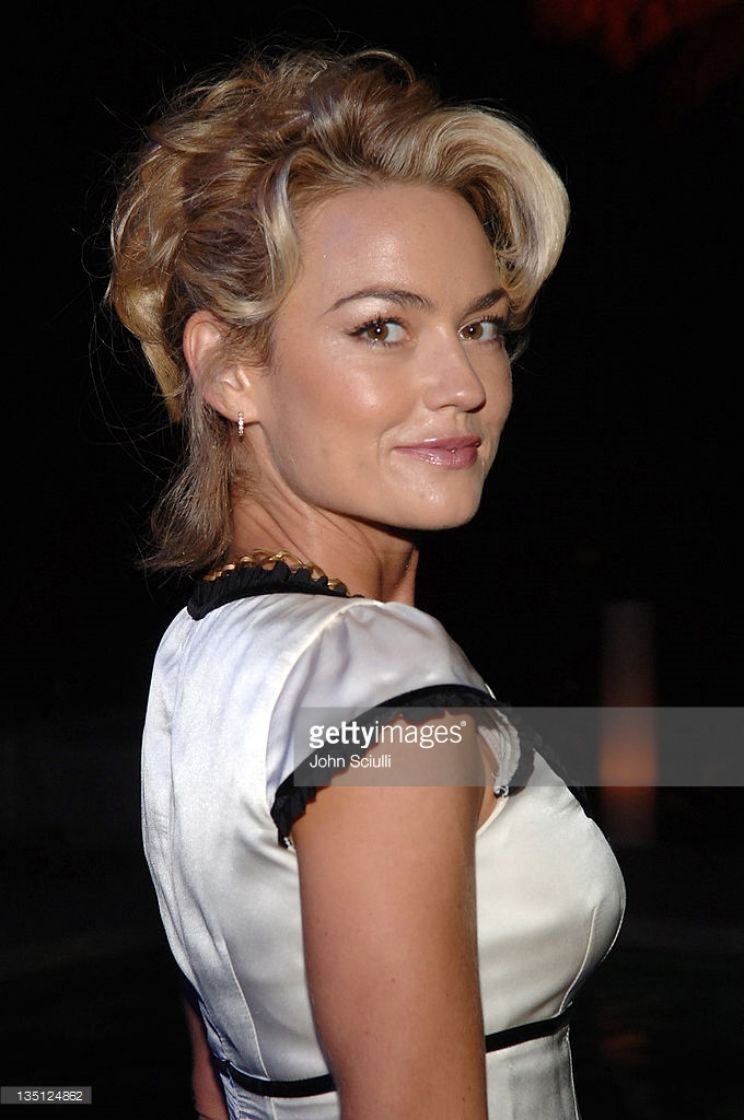 Kelly Carlson