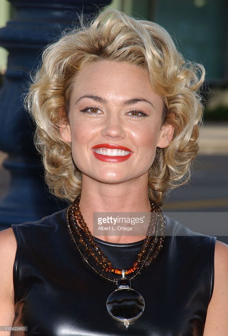 Kelly Carlson