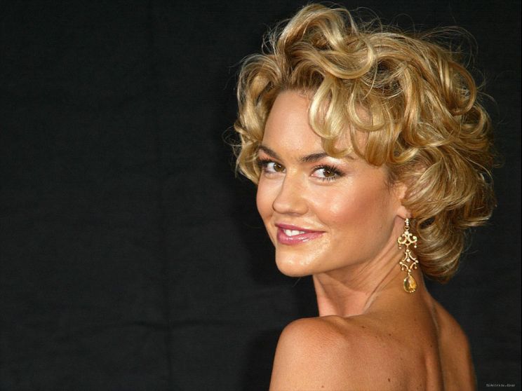 Kelly Carlson