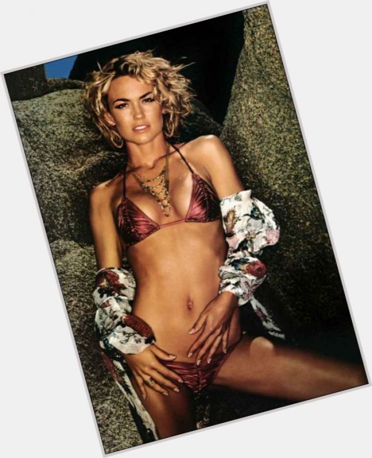 Kelly Carlson
