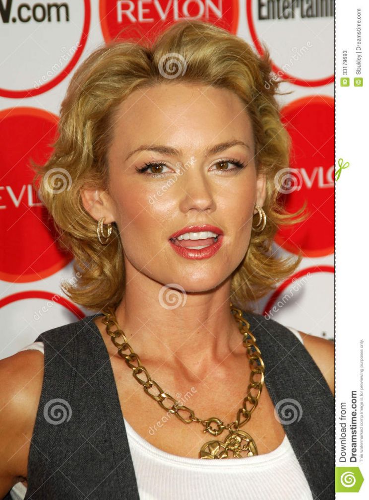 Kelly Carlson