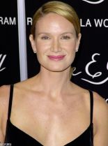 Kelly Lynch photo