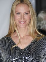 Kelly Lynch photo