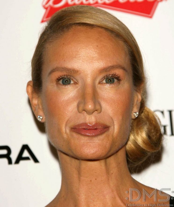 Kelly Lynch
