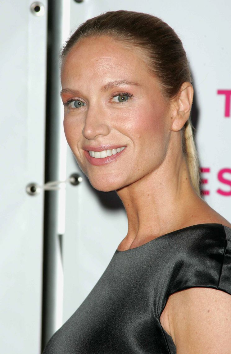 Kelly Lynch
