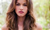 Kelly Overton