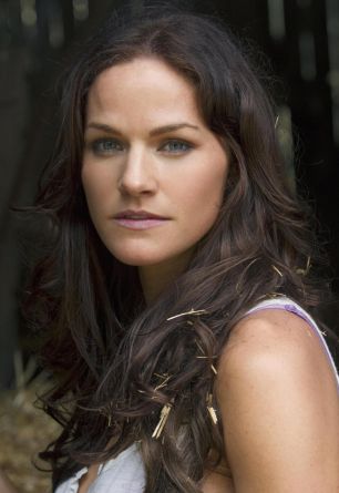 Kelly Overton