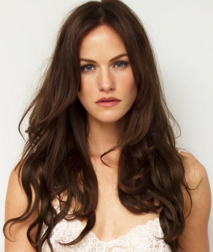 Kelly Overton